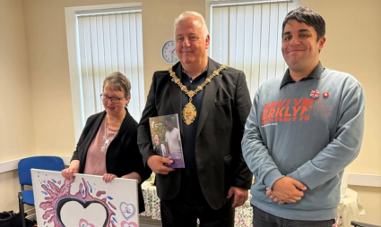 A Lord Mayor stands between a lady and a gentleman